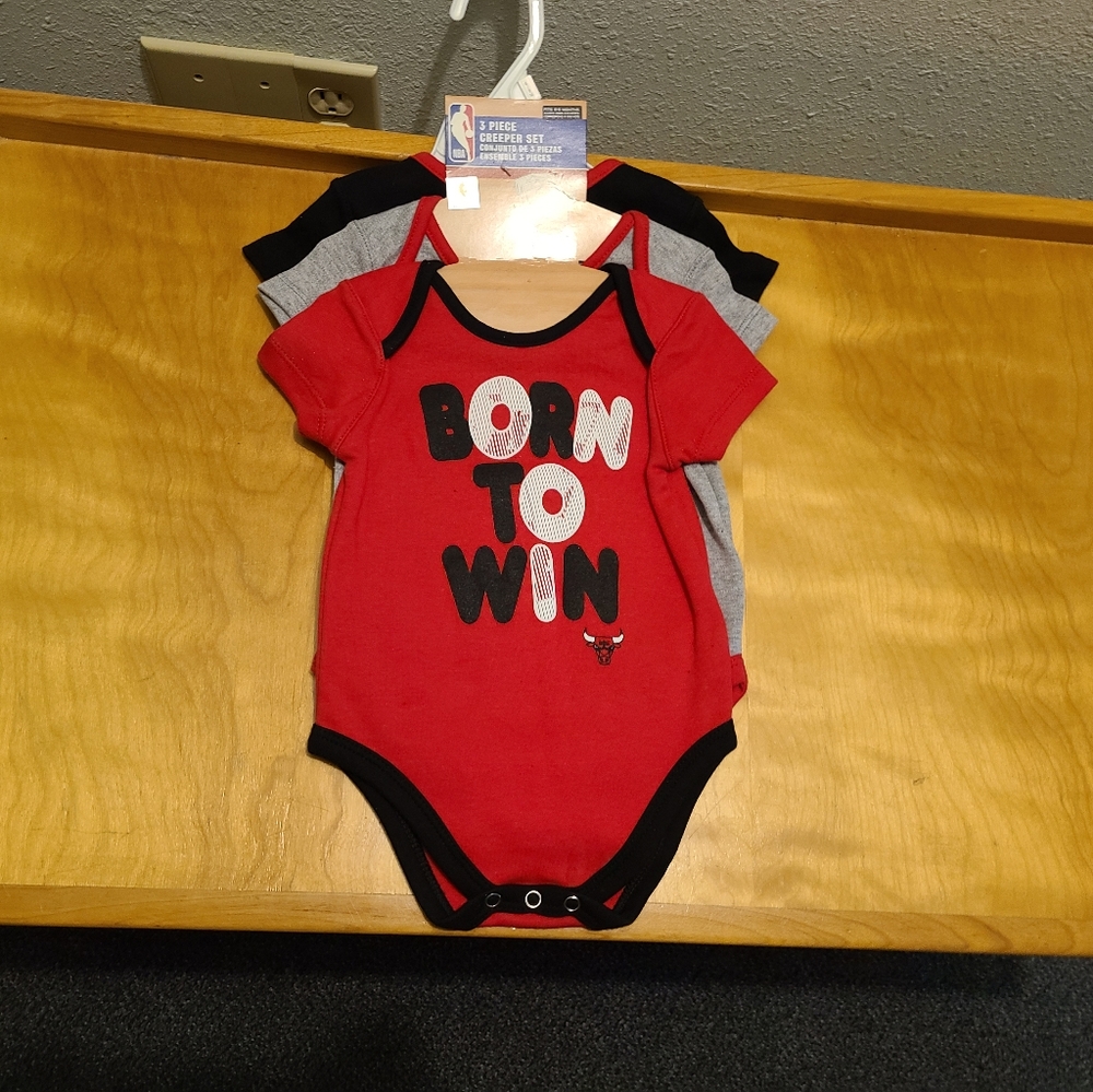 Chicago Bulls 3 Piece Creeper Set - Picture 6 of 8